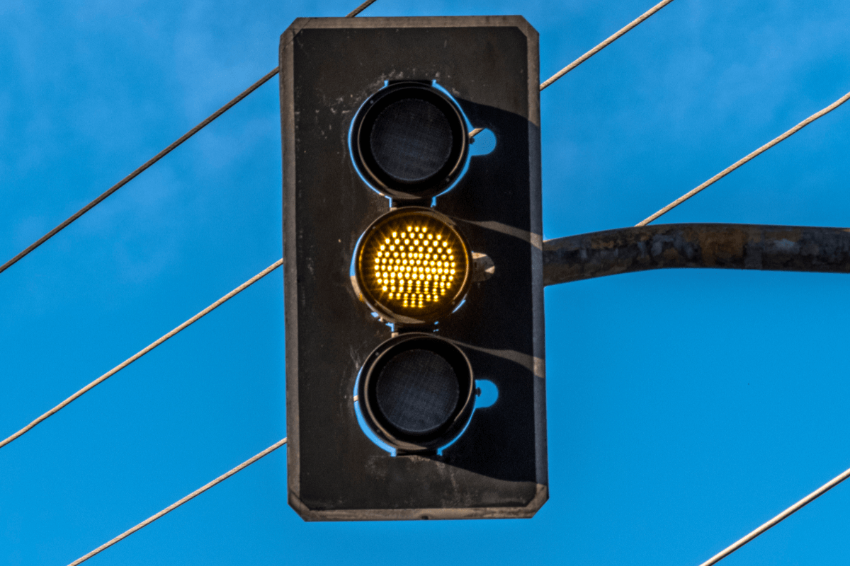yellow traffic light rules